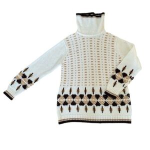 CLASSIC CASUALS VINTAGE TURTLENECK. Medium?